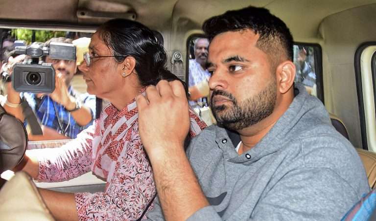 बलात्कार प्रकरणात माजी पंतप्रधान एचडी देवेगौडा यांचा नातू प्रज्वल रेवण्णाला जन्मठेप,अनेक वेळा बलात्कार,५० हून अधिक महिलांचे लैंगिक छळ