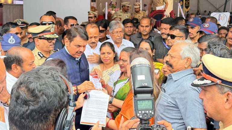  मुख्यमंत्र्यांना राखी बांधत भगिनींकडूनलव्ह जिहादविरोधी कायद्याची मागणी