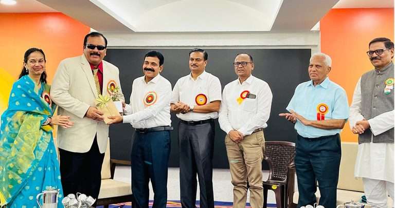 जीवनात यशस्वी होण्यासाठी कल्पक, ध्येयवादी रहावे-डॉ. भावेश भाटिया यांचा विद्यार्थ्यांना सल्ला