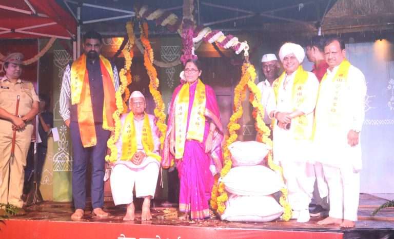 धार्मिक उत्सवासोबत सामाजिक सेवा हे गणेशोत्सवाचे वैशिष्ट्य-जिल्हाधिकारी जितेंद्र डुडी