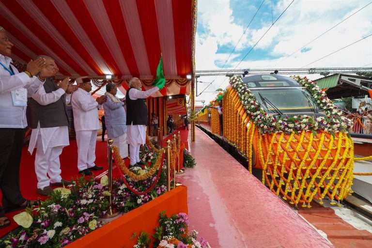 भारत तिसरी सर्वात मोठी अर्थव्यवस्था बनण्याच्या मार्गावर, देश यशाचा झेंडा फडकवतोय_PM मोदींचा दावा