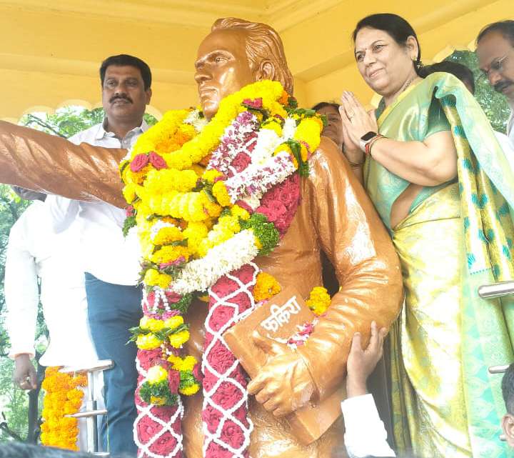 “साहित्याच्या माध्यमातून जनतेच्या मनात अण्णाभाऊंनी स्थान निर्माण केले” – डॉ. नीलम गोऱ्हे