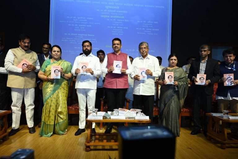 साहित्यरत्न लोकशाहीर अण्णाभाऊ साठे यांच्या जीवनावर आधारित चित्रपट प्रदर्शित करणार-मुख्यमंत्री