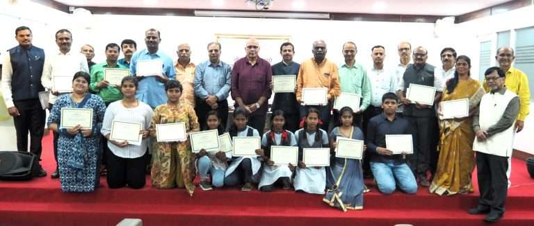 अधिक मानवीय होण्यासाठी वाचन उपयुक्त : लक्ष्मीकांत देशमुख