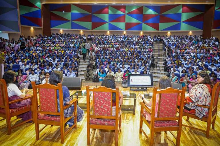 नोकरदार महिलांच्या सुरक्षिततेकरिता महाराष्ट्र राज्य महिला आयोग आयोग कटिबद्ध -रूपाली चाकणकर