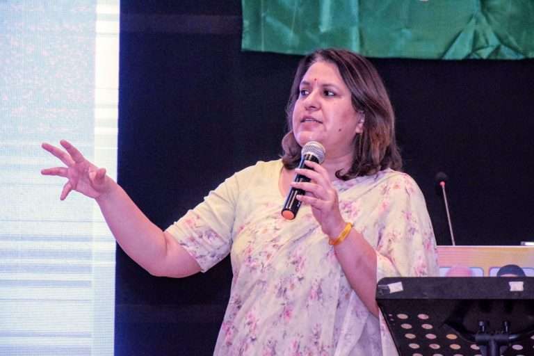 सोशल मीडिया सर्वात प्रभावी अस्त्र, जास्तीत लोकापर्यंत पक्षाचे संदेश पाठवण्यासाठी वापर करा: सुप्रिया श्रिनेत
