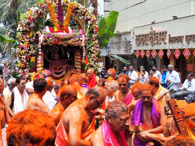 श्री राघवेंद्र स्वामी यांच्या 354व्या आराधना महोत्सवाची रथोत्सवाने सांगता