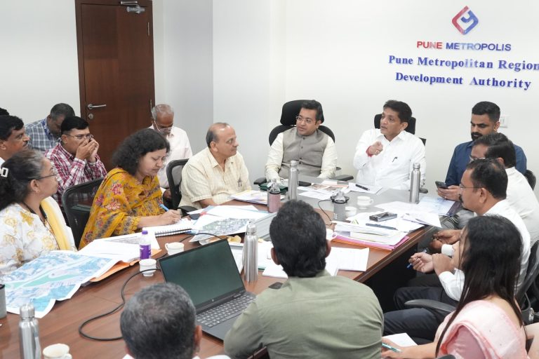 वाहतूक कोंडी सोडव‍िण्यासाठी मोजणीसह भूसंपादन प्रक्रिया तातडीने राबवा