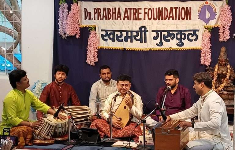 स्वरमयी बैठकीत पंडित संजय गरुड यांचे सुश्राव्य गायन