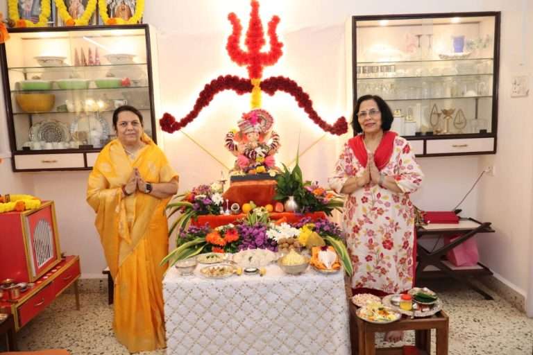 डॉ. नीलम गोऱ्हे यांच्या घरी श्री गणेशाची प्रतिष्ठापना