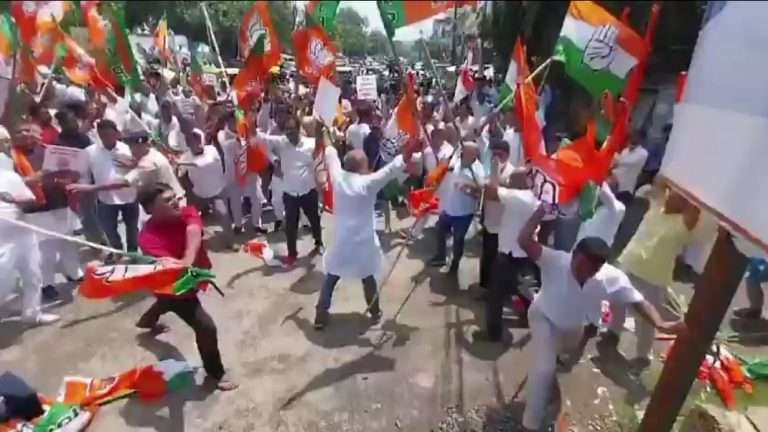 मुझफ्फरपुरात काँग्रेस कार्यालयावर हल्ला, भाजप-काँग्रेस कार्यकर्ते भिडले:पाटण्यात दगडफेक, लाठीमार..