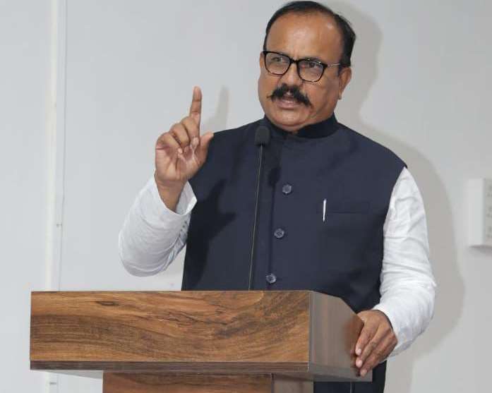 शिंदेसेनेच्या मोर्चाचे लक्ष्य चुकले; मोर्चाच काढायचा तर फडणवीसांच्या बंगल्यावर काढा, पाकिस्तान निर्मितीच्या विचाराला भाजपा, RSS चे पाठबळ: हर्षवर्धन सपकाळ