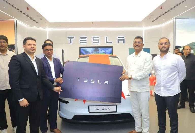 मोदींची घोषणा पायदळी तुडविली महाराष्ट्रातल्या मंत्र्याने,स्वदेशीचा नारा म्हणजे लोका सांगे ब्रम्ह ज्ञान ..