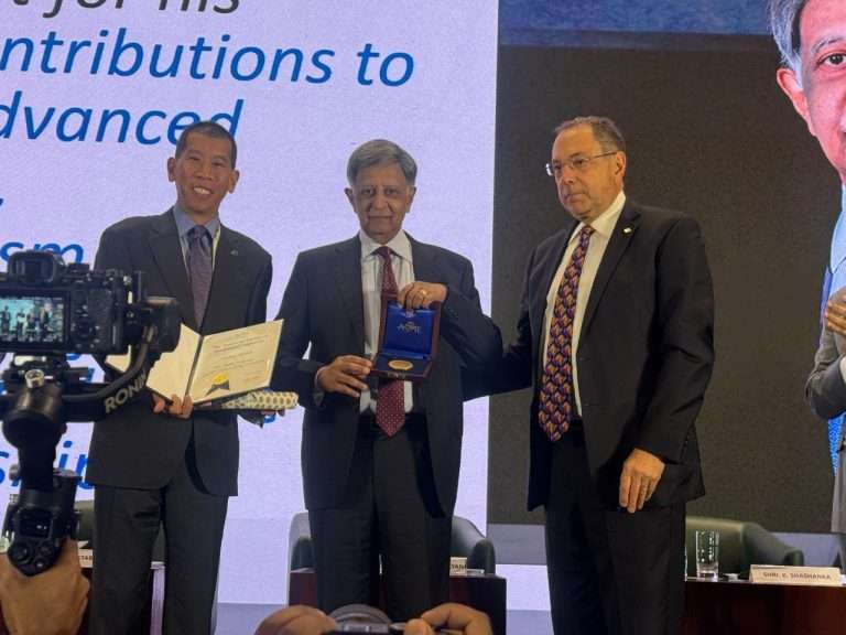 भारत फोर्जचे अध्यक्ष आणि व्यवस्थापकीय संचालक बाबा कल्याणी यांचा प्रतिष्ठेचे हॉले मेडल देऊन सन्मान