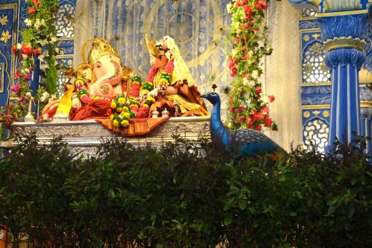 अखिल मंडई मंडळाकडून तब्बल २१०० तुळशीरोपांचे वाटप