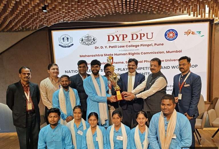 तरुणांनी पथनाट्याच्या माध्यमातून दिला मानवाधिकार जनजागृतीचा संदेश