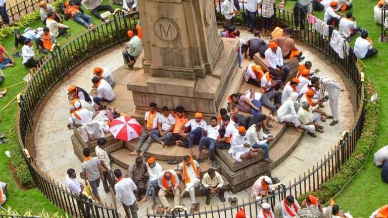 आझाद मैदान रिकामे करा:मुंबई पोलिसांची मनोज जरांगेंना नोटीस