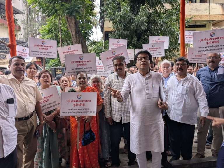 आमदार हेमंत रासने यांच्या कार्यालयावर लोकमान्यनगर रहिवाशांचा मोर्चा