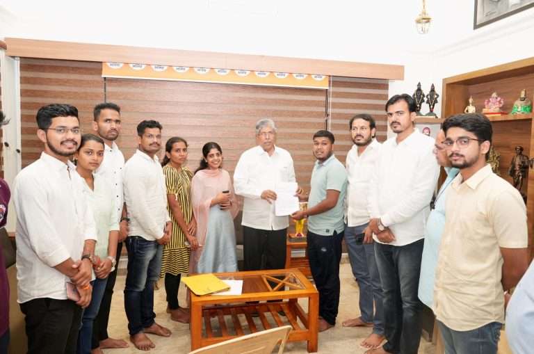 संशोधक विद्यार्थ्यांच्या मागण्यांबाबत मंत्रालयस्तरावर पाठपुरावा करु!  चंद्रकांतदादा पाटील यांचे आश्वासन