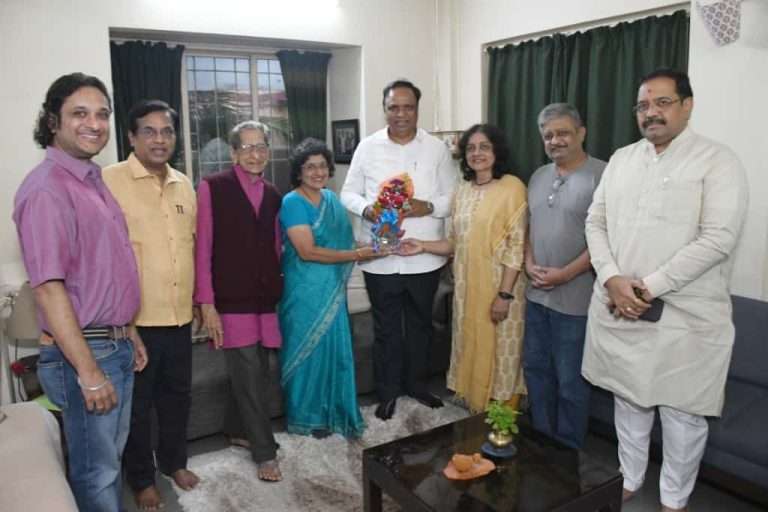 सावित्रीबाई फुले पुणे विद्यापीठात व्यंगचित्रकार शि.द. फडणीस यांच्या नावाने अध्यासन सुरू करणार