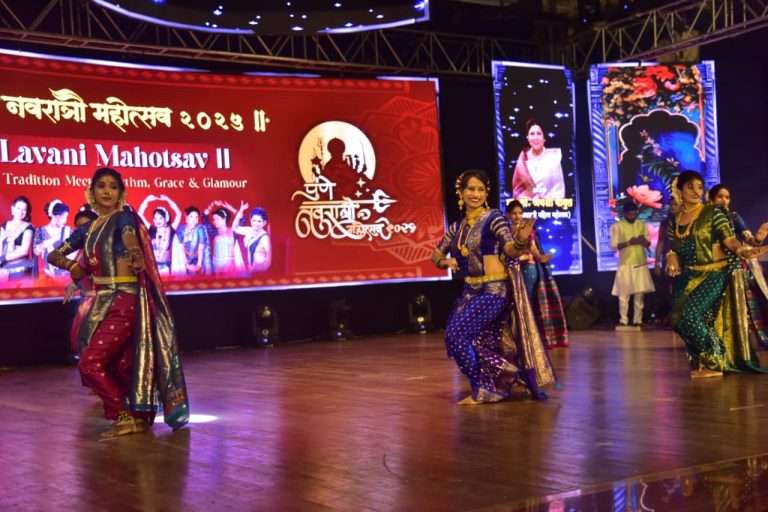 ३१ व्या पुणे नवरात्रौ महोत्सवात सलग १२ तासांचा लावणी धमाका