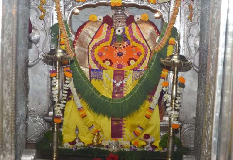 ग्रामदैवत श्री कसबा गणपती मंदिरात नवरात्रीनिमित्त ‘खेळ टिपरीचा’ 