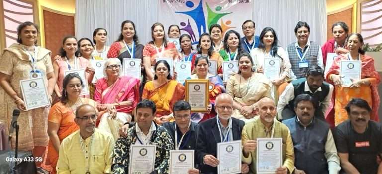 रंगली सलग  १०१ गीतांची सुरेल विक्रमी मैफल   !