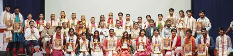 “पंढरीचा राजा पंढरीनाथ, विश्व माऊली विश्वनाथ” कार्यक्रमाचे सादरीकरण-विद्यार्थ्यांनी सादर केली भक्ती गीते व ९ रसांवर आधारित नृत्य