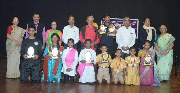 कर्णबधिर आंतरशालेय एकांकिका स्पर्धेत सुहृद मंडळ प्रथम