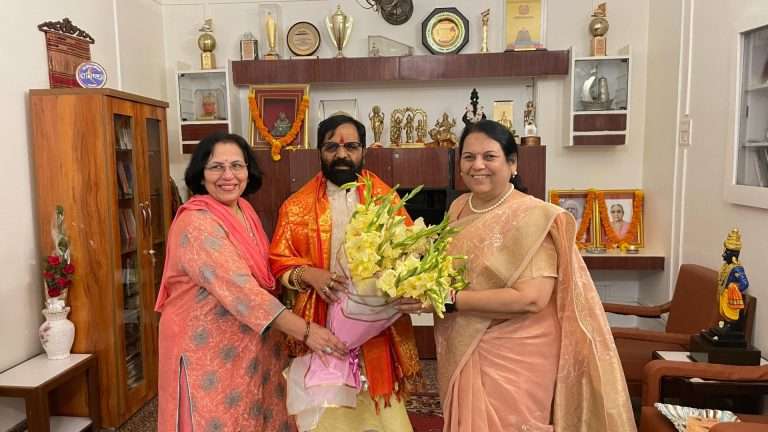 रोजगार हमी योजनामंत्री भरत गोगावले यांची उपसभापती डॉ. नीलम गोऱ्हे यांच्या घरी सदिच्छा भेट