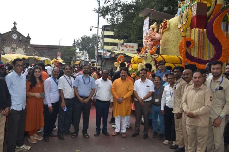 ऑन ड्यूटी’ वीज कर्मचाऱ्यांमुळे गणेशोत्सावाची निर्विघ्नपणे सांगता