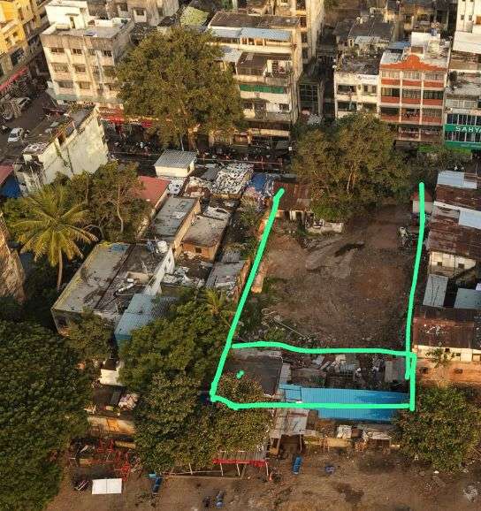 ‘नदी पात्रातील’ जागेची रातो – रात चोरी..! पत्रे लावून कब्जा..!