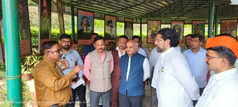 छत्रपती संभाजी महाराज स्मारक विकासाचा सार्वजनिक बांधकाममंत्री शिवेंद्रसिंहराजे भोसले यांनी घेतला आढावा