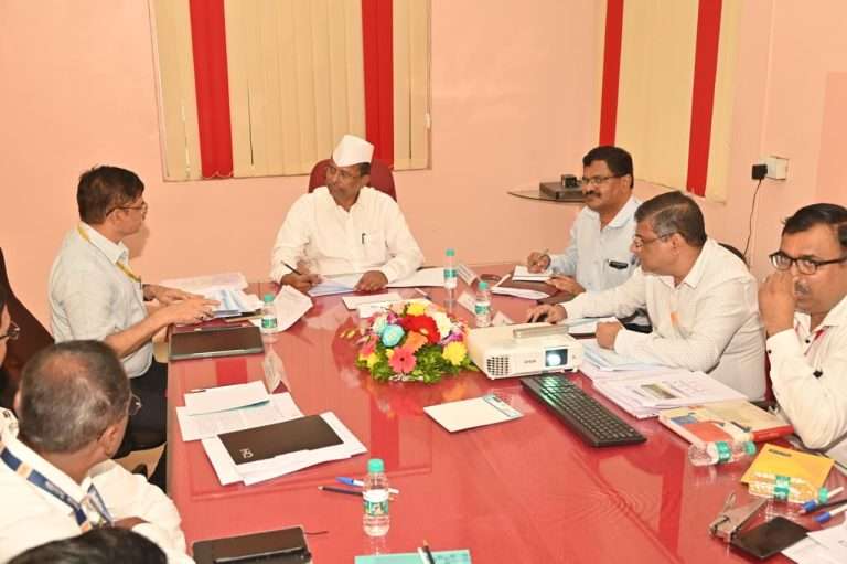 हाफकीन संस्थेच्या अडीअडचणी सोडविण्यासाठी पाठपुरावा करणार – मंत्री नरहरी झिरवाळ