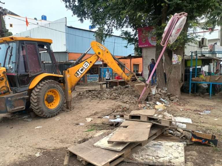 चाकण भागातील सव्वादोनशे अतिक्रमणावर हातोडा