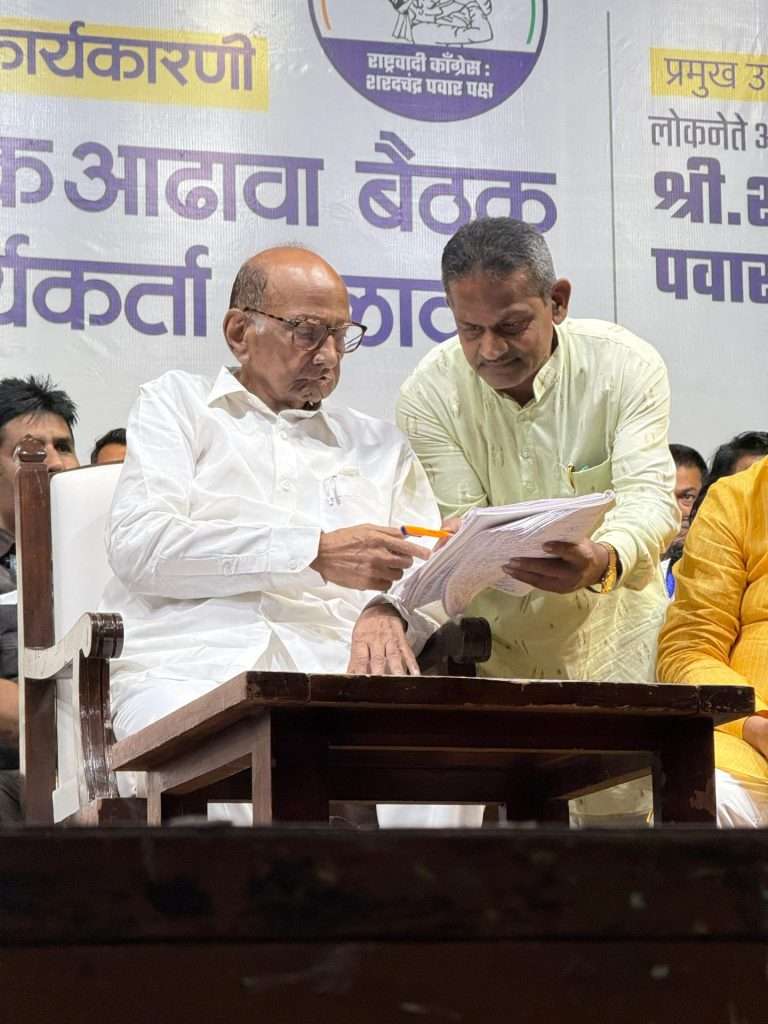 जिथे ५ लोक राहत तिथे आता ३०० लोक राहतात,पुण्याच्या  सुरेख भवितव्यासाठी मार्ग काढणारी महापालिका बनवा – शरद पवार