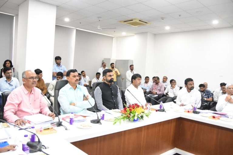 अनुसूचित जाती कल्याण समितीचा पुणे जिल्हा दौरा : विविध विभागांच्या कामांचा घेतला आढावा