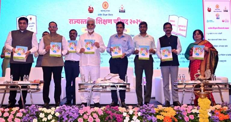 शालेय उपक्रमात सर्वोत्तम काम असलेल्या जिल्ह्यांना मिळणार ५, ३ व २ कोटींची पारितोषिके– शालेय शिक्षण मंत्री दादाजी भुसे यांची घोषणा