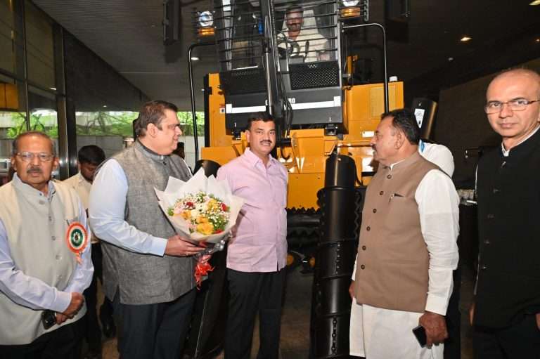 राज्यातील साखर कारखान्यानी शेतकऱ्यांच्या उसाला अधिकाधिक दर देण्याचा प्रयत्न करावा -कृषी मंत्री दत्तात्रय भरणे