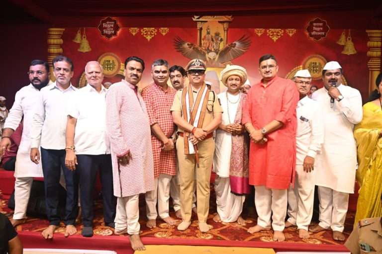 पोलिस आयुक्त अमितेश कुमार यांच्या हस्ते आदिशक्ती माता सच्चीयाय देवीची आरती संपन्न