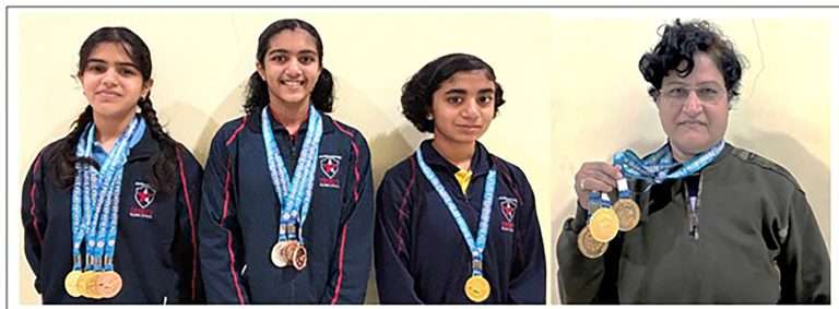 महाराष्ट्र राज्य फिन स्विमिंग स्पर्धा:गुरु व शिष्य एकाच वेळी पदकांच्या व्यासपीठावर!!