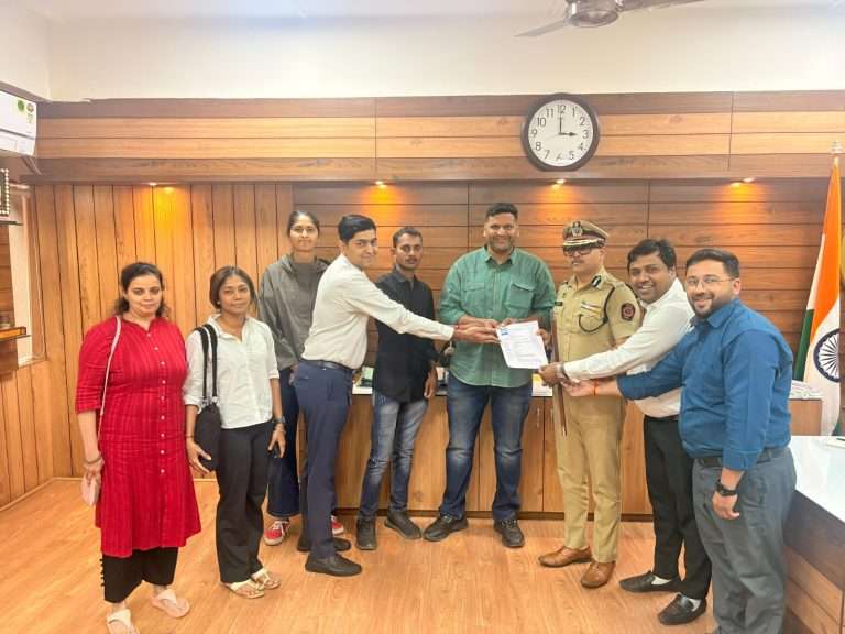 पुण्यातील बार आणि रेस्टॉरंट्सवर छाप्यांमध्ये खाजगी व्यक्तींचा समावेश..