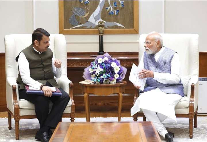 मुख्यमंत्री देवेंद्र फडणवीस यांनी घेतली पंतप्रधान मोदींची भेट