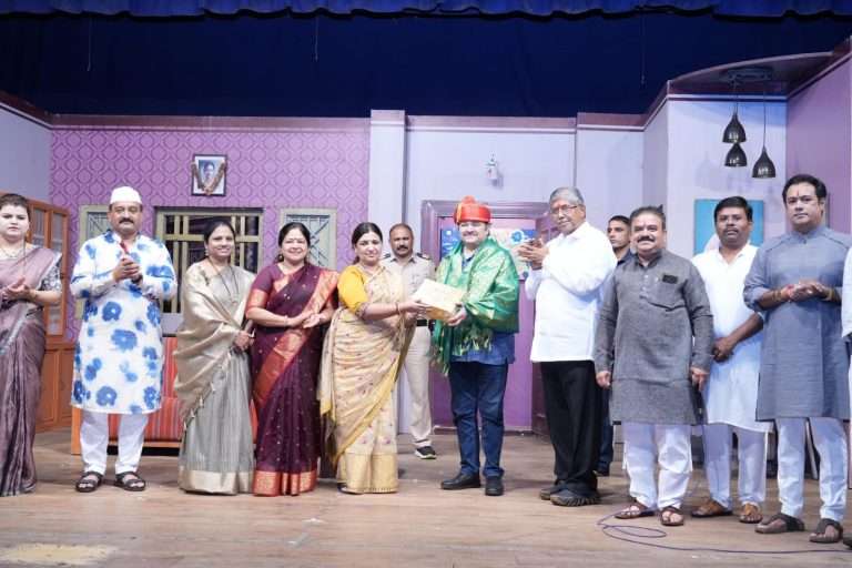 प्रशांत दामले हे “नट” म्हणून आणि “माणूस” म्हणून ही श्रेष्ठ – त्यांचे समाज कार्य उल्लेखनीय – संदीप खर्डेकर