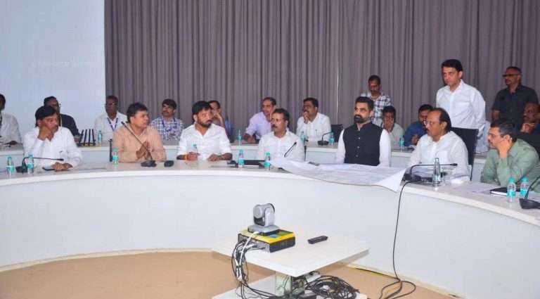 नागरिकांशी समन्‍वय साधून योग्य निर्णय घ्या : उपमुख्यमंत्री अजित पवार