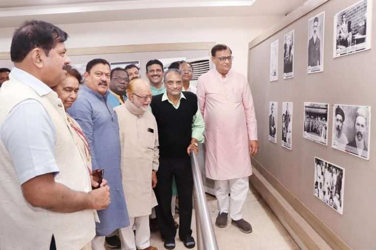 भारताचा इतिहास महात्मा गांधीशिवाय पूर्ण होऊ शकत नाही- श्रीपाल सबनीस