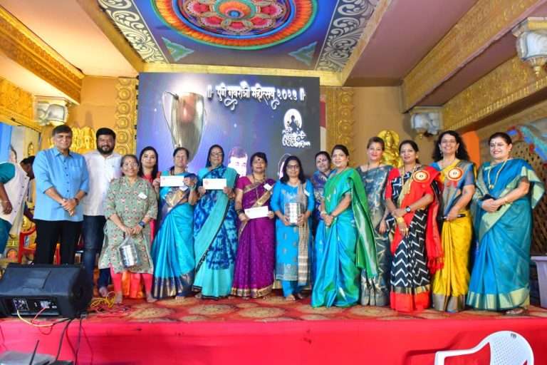 पुणे नवरात्रौ महिला महोत्सवात म्युझिकल तंबोला स्पर्धेला महिलांचा उत्स्फूर्त प्रतिसाद