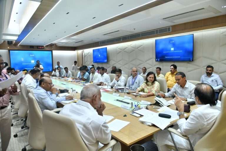 राष्ट्रीय-आंतरराष्ट्रीय स्पर्धांतील महाराष्ट्राच्या खेळाडूंना वैद्यकीय विमा कवच देण्यासाठी तातडीने प्रस्ताव सादर करा