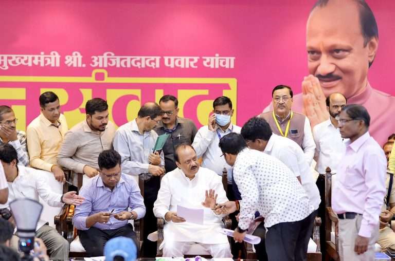 अजितदादांमुळे ‘जनसंवाद’ च्या माध्यमातून नागरिकांसाठी ३० शासकीय विभाग एकाच व्यासपीठावर..!