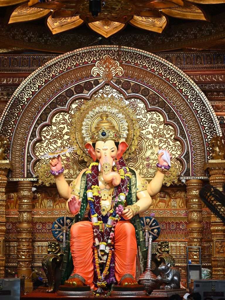 लालबागच्या राजाचे आज रात्री 10.30 च्या सुमारास होणार विसर्जन; समुद्राला भरती असल्याने विलंब